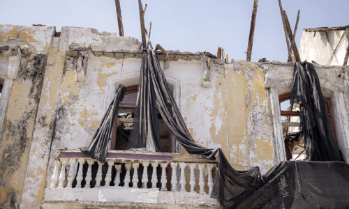 Fachada de inmueble en la Media Luna.